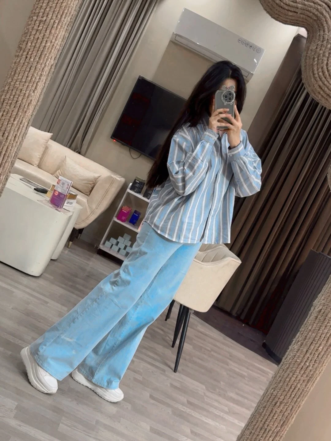 casual friday summer outfits with sneakers 2026 Blue Striped Shirt With Soft Wide-Leg Jeans