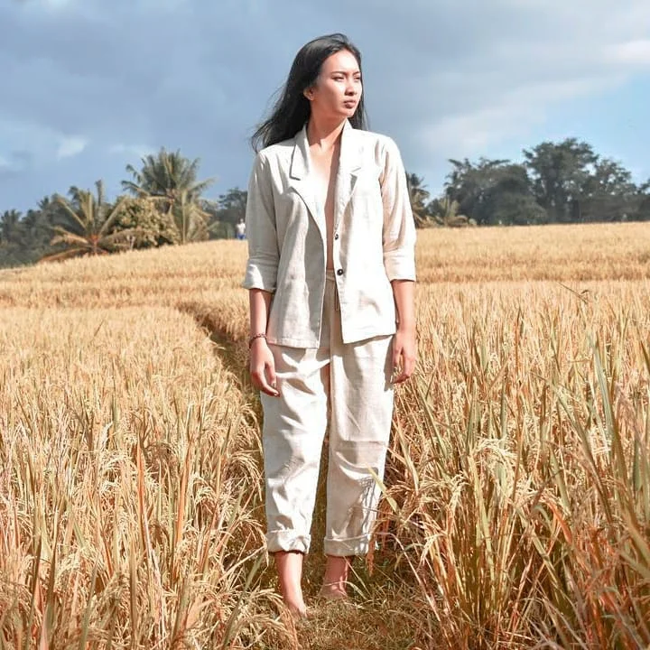 casual summer blazer outfits 2026 Linen Blazer Set With Rolled Summer Trousers