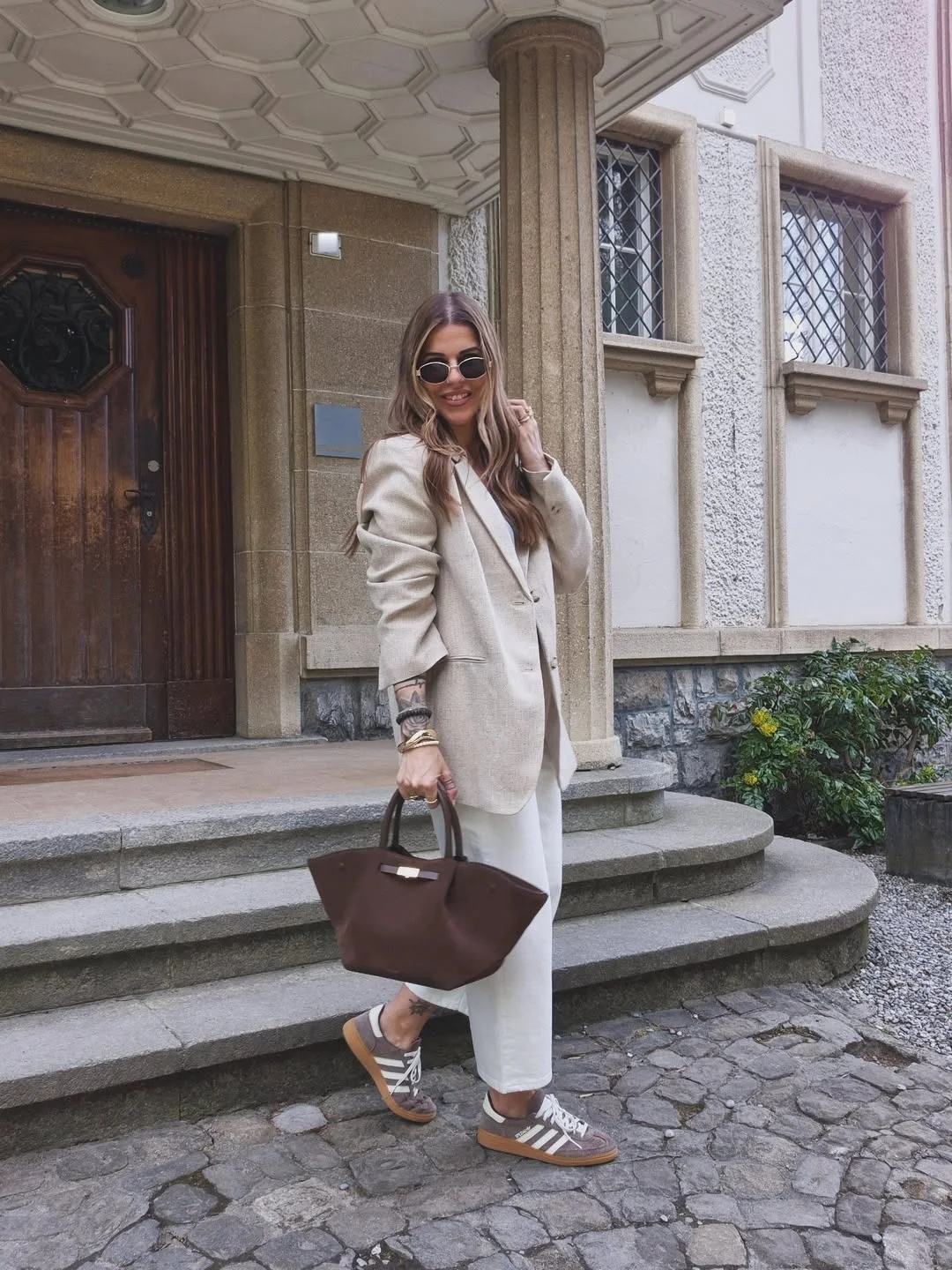 casual summer blazer outfits 2026 Oatmeal Blazer With White Denim And Suede Sneakers