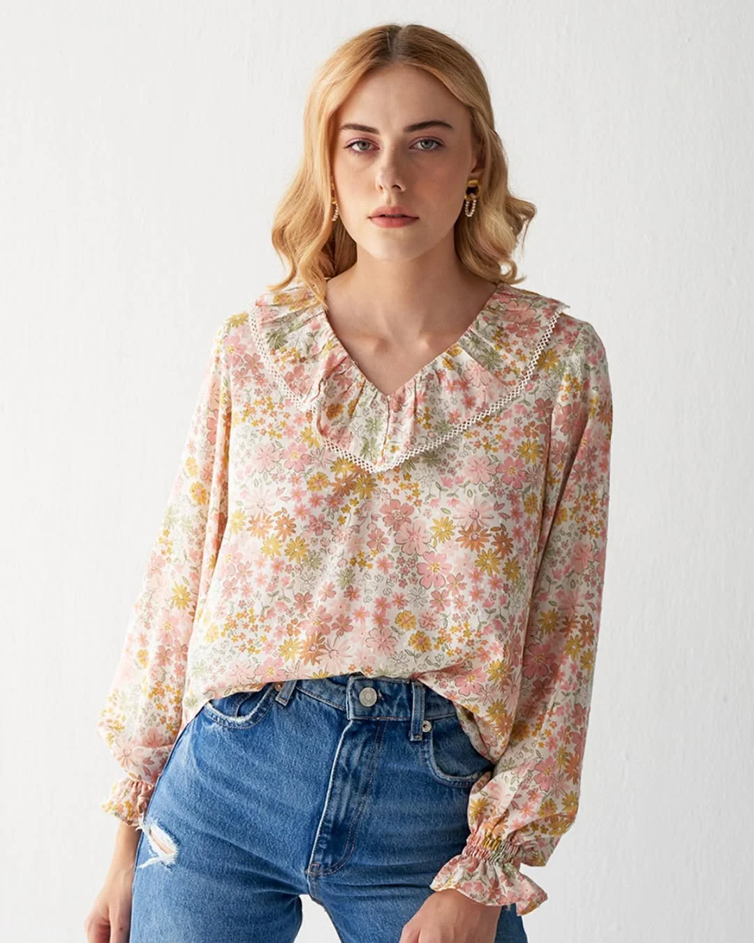 comfy breathable summer outfits 2026 Romantic Floral Blouse With Relaxed Blue Denim