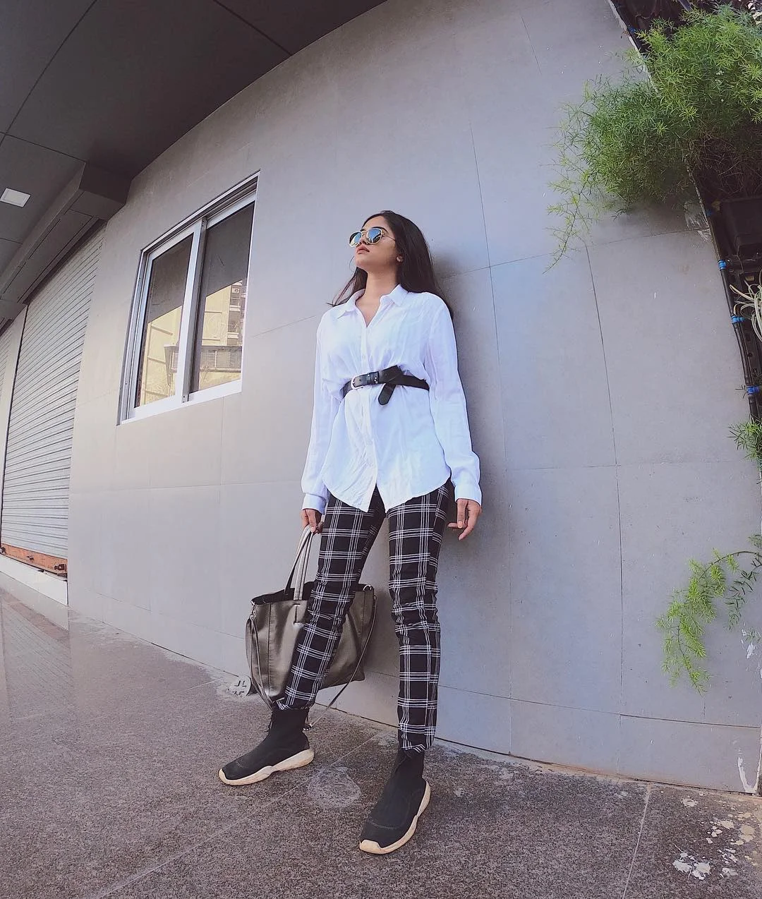 comfy breathable summer outfits 2026 White Oversized Shirt With Checked Pants and Sporty Boots