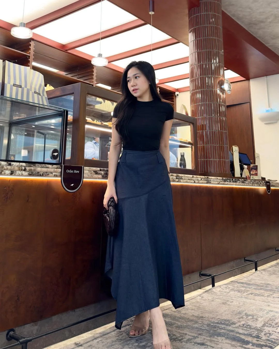 flowy summer skirt outfits 2026 Dark Minimalist Maxi Skirts For Elegant Evening Looks