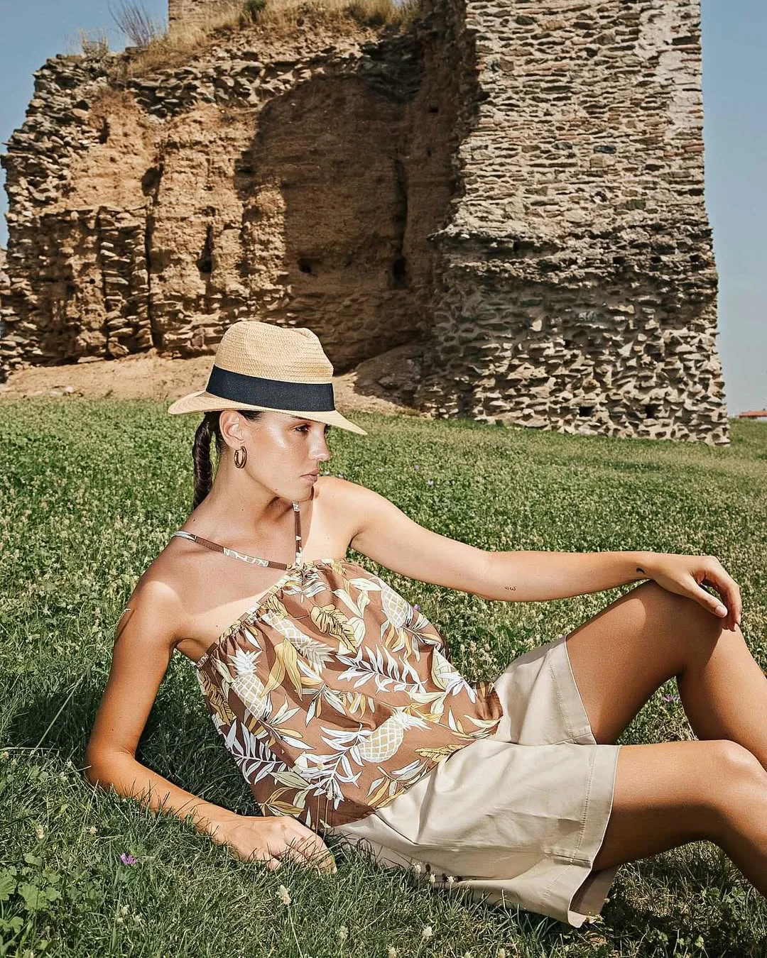 halter summer crop top outfits 2026 Flowy Tropical Halter Styles With Relaxed Vacation Energy