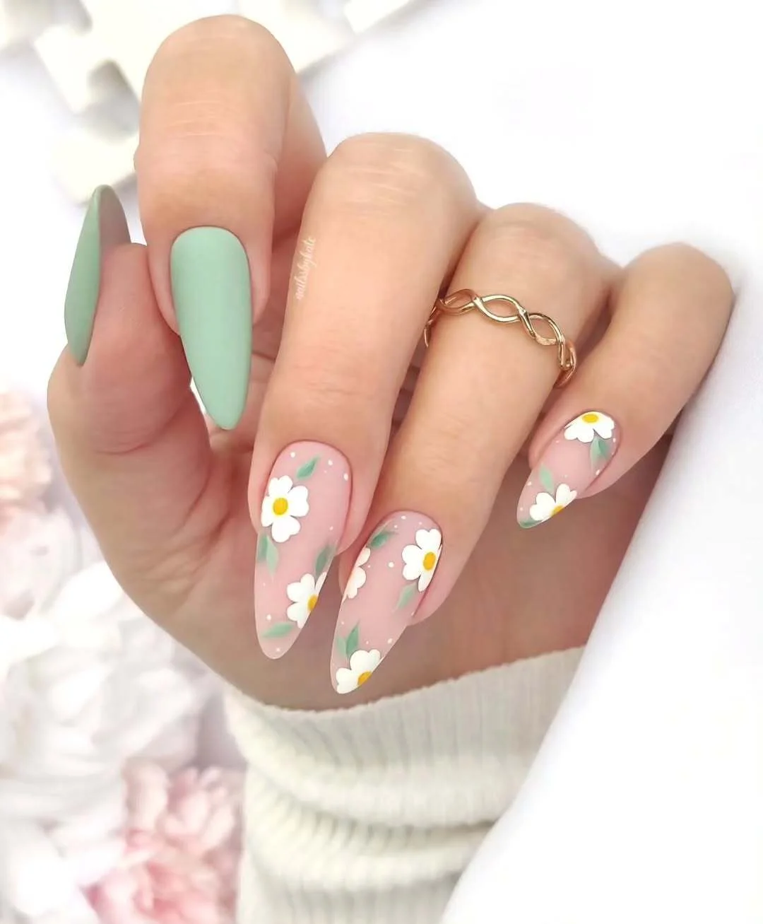 June Nail Colors ideas - Summer Trends 2026 Soft Daisy Green Nails That Feel Like Early Summer Mornings