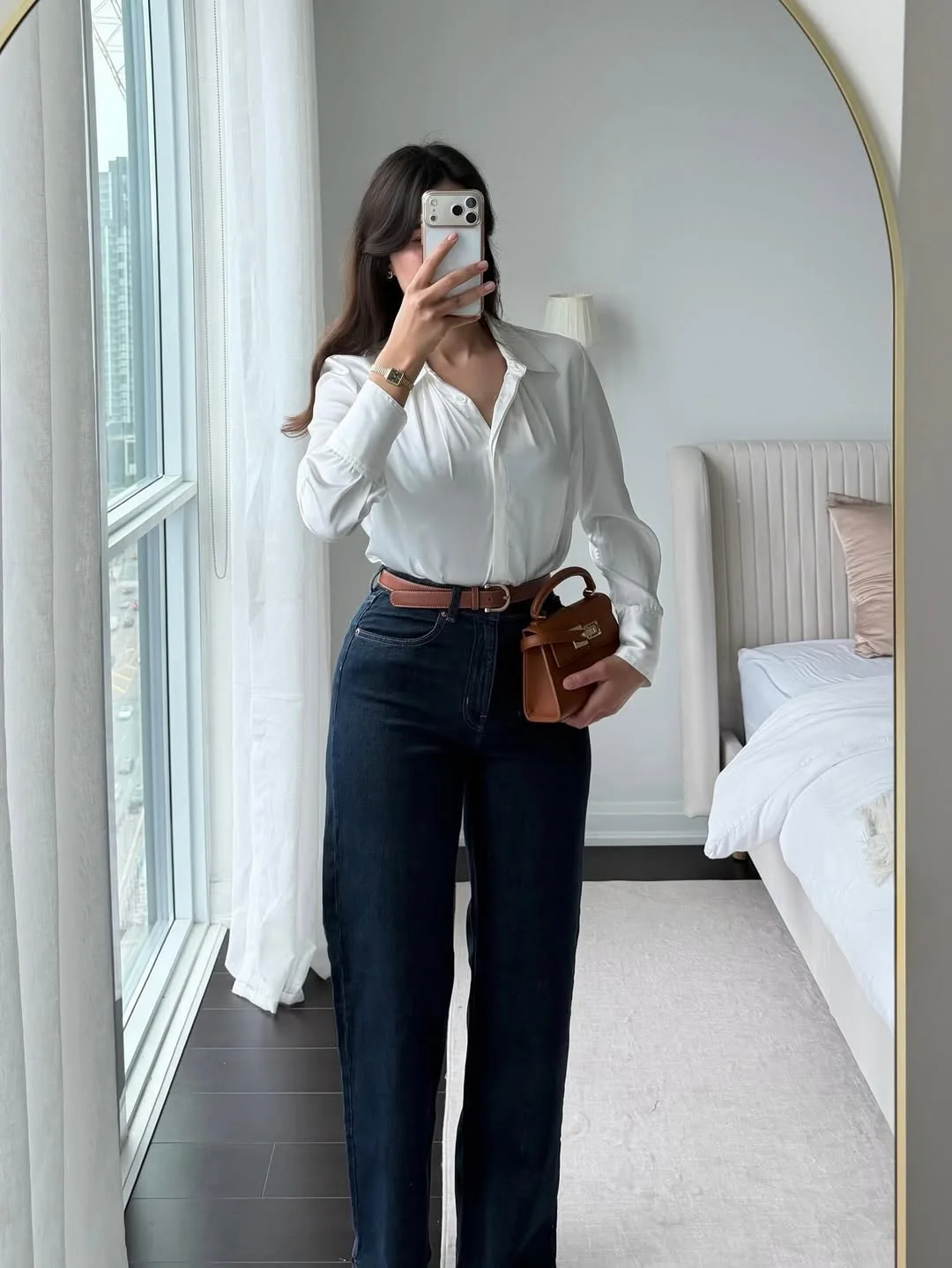 June Outfits Ideas - Summer Trends 2026 Dark Denim and Crisp White Always Feel Expensive