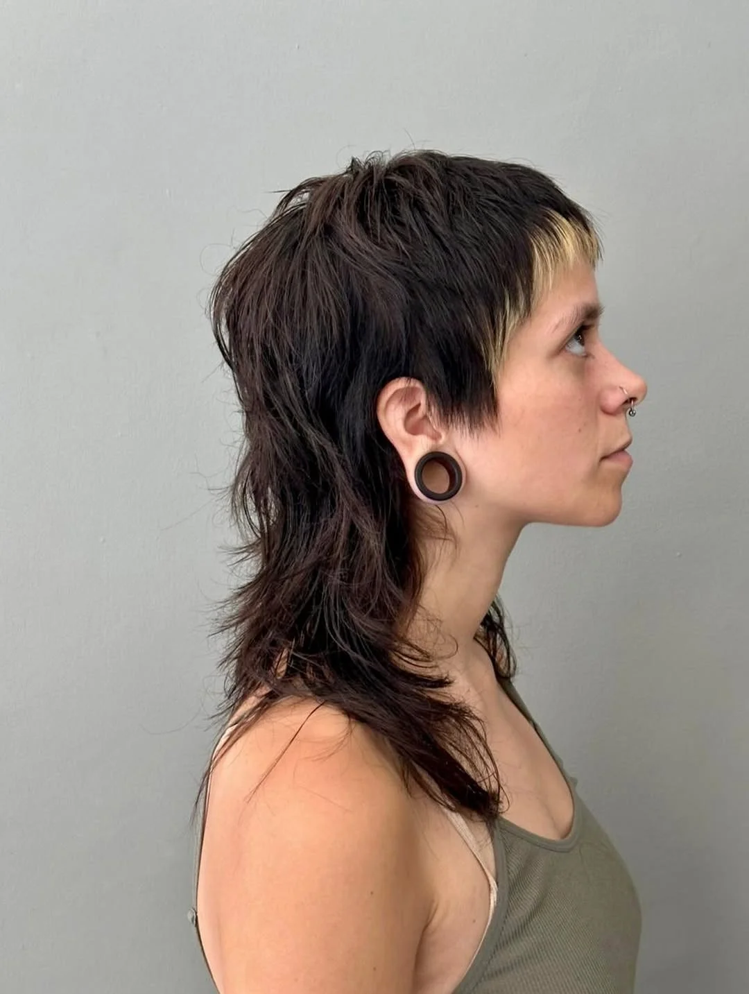 messy summer shag haircut 2026 Short Androgynous Shag With Blonde Face Framing