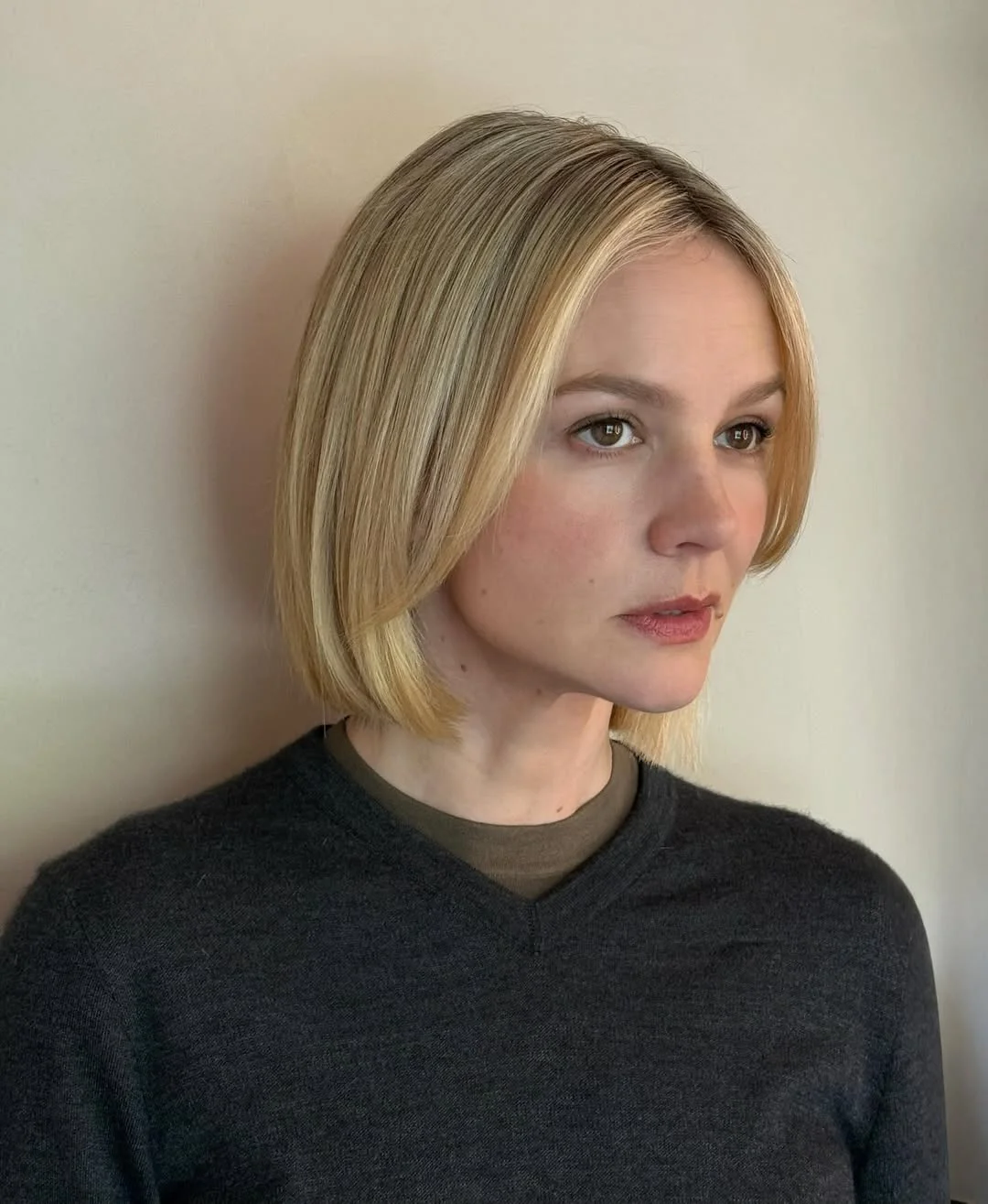modern summer haircut 2026 Clean Blonde Blunt Bob With Minimal Layers
