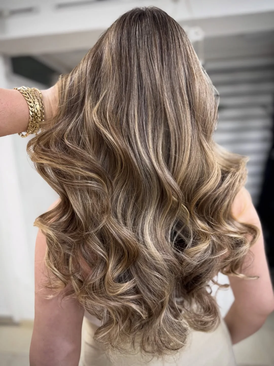 soft summer ombre hair color 2026 + Champagne Beige Waves With a Soft Pearl Melt