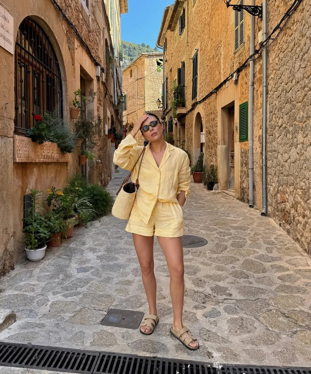 summer linen outfits 2026 Soft Yellow Linen Shorts Set For A Euro Summer Mood