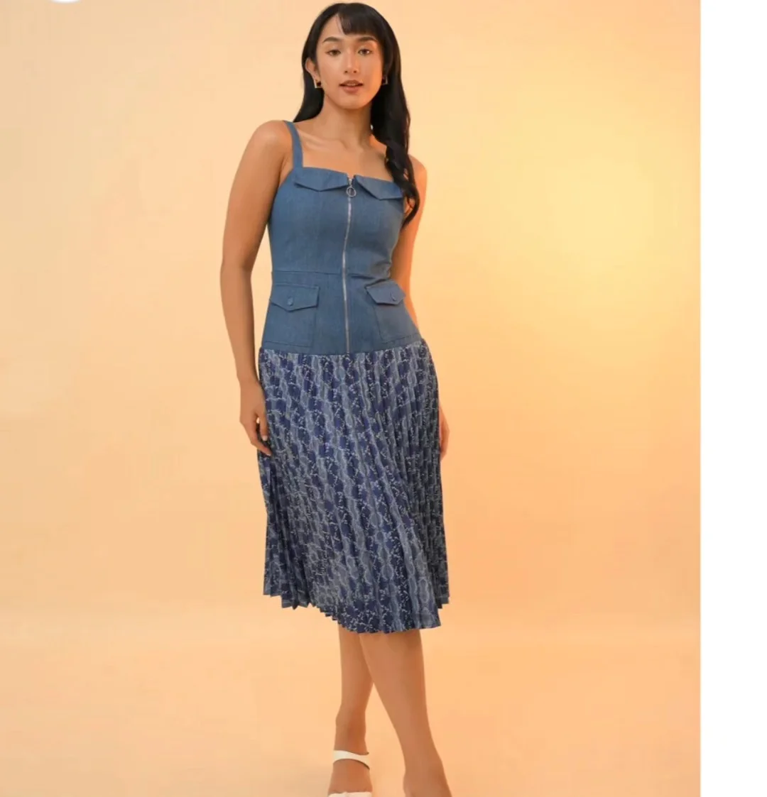 summer sleeveless dresses 2026 Denim Zip Dress With A Pleated Skirt Twist