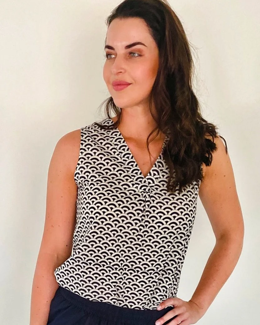 summer sleeveless tops 2026 Graphic Monochrome Blouse For Polished Summer Days