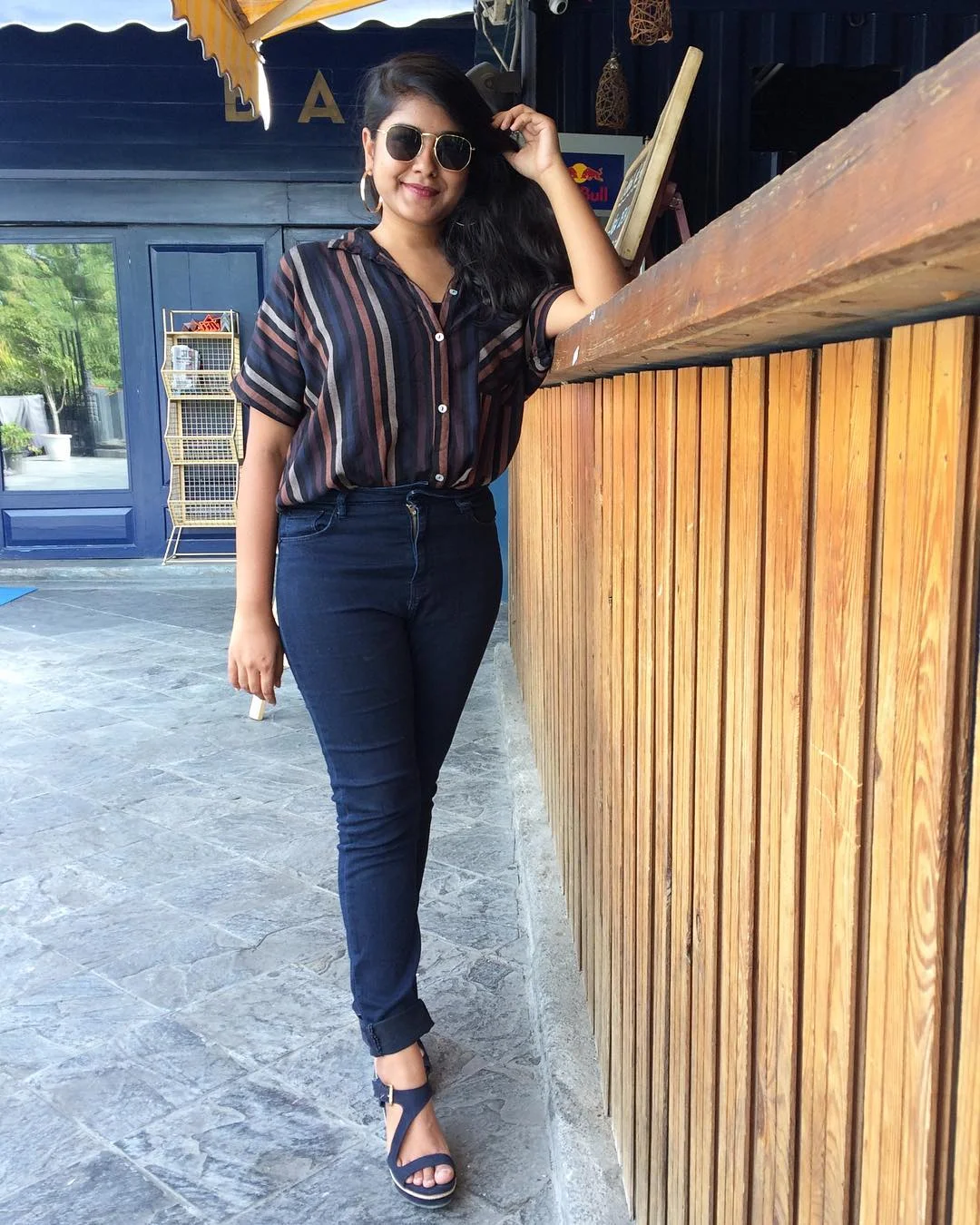 Sunday summer brunch outfits 2026 Striped Sheer Shirt And Dark Jeans For Relaxed Plus Size Brunch Style
