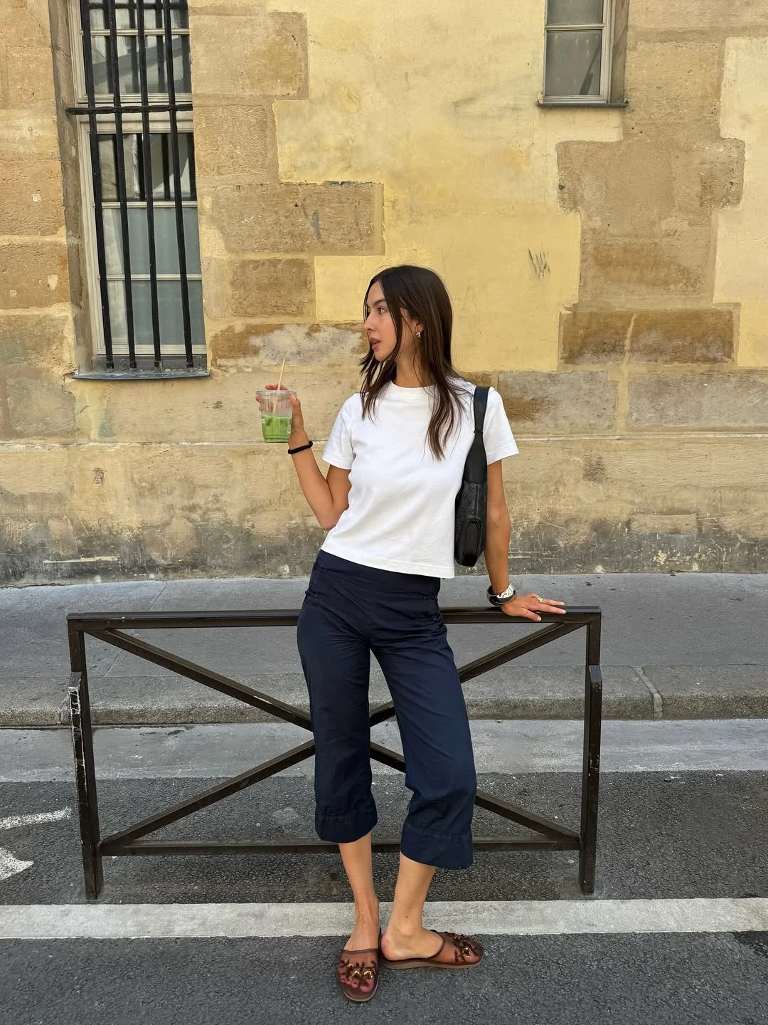 Sunday summer brunch outfits 2026 White Tee And Navy Cropped Pants For Effortless Street Brunch