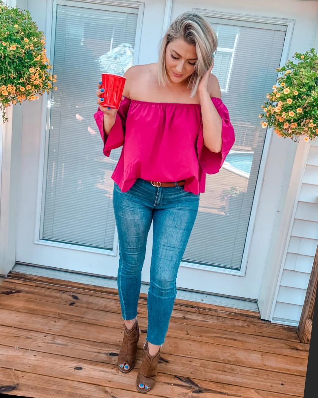 Sunday summer brunch outfits 2026 Pink Off-Shoulder Top And Jeans For A Bright Patio Brunch