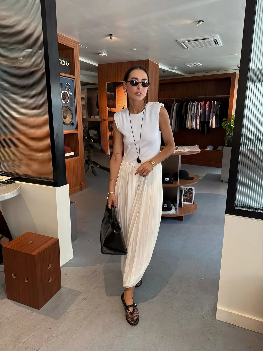 Sunday summer brunch outfits 2026 Minimal White Pleats For A Boutique Brunch Stop