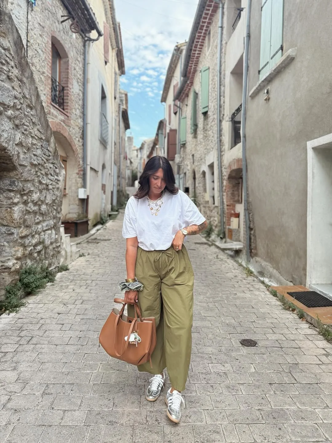 trendy midsize outfits summer 2026 Olive Green Relaxed Pants Styled With Everyday Basics