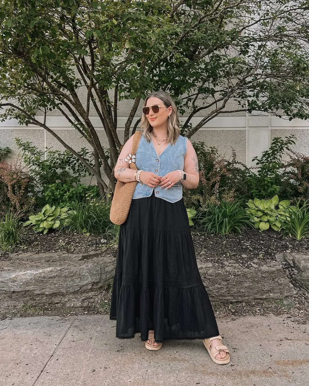 trendy midsize outfits summer 2026 Flowy Black Skirts Styled With Soft Denim Layers