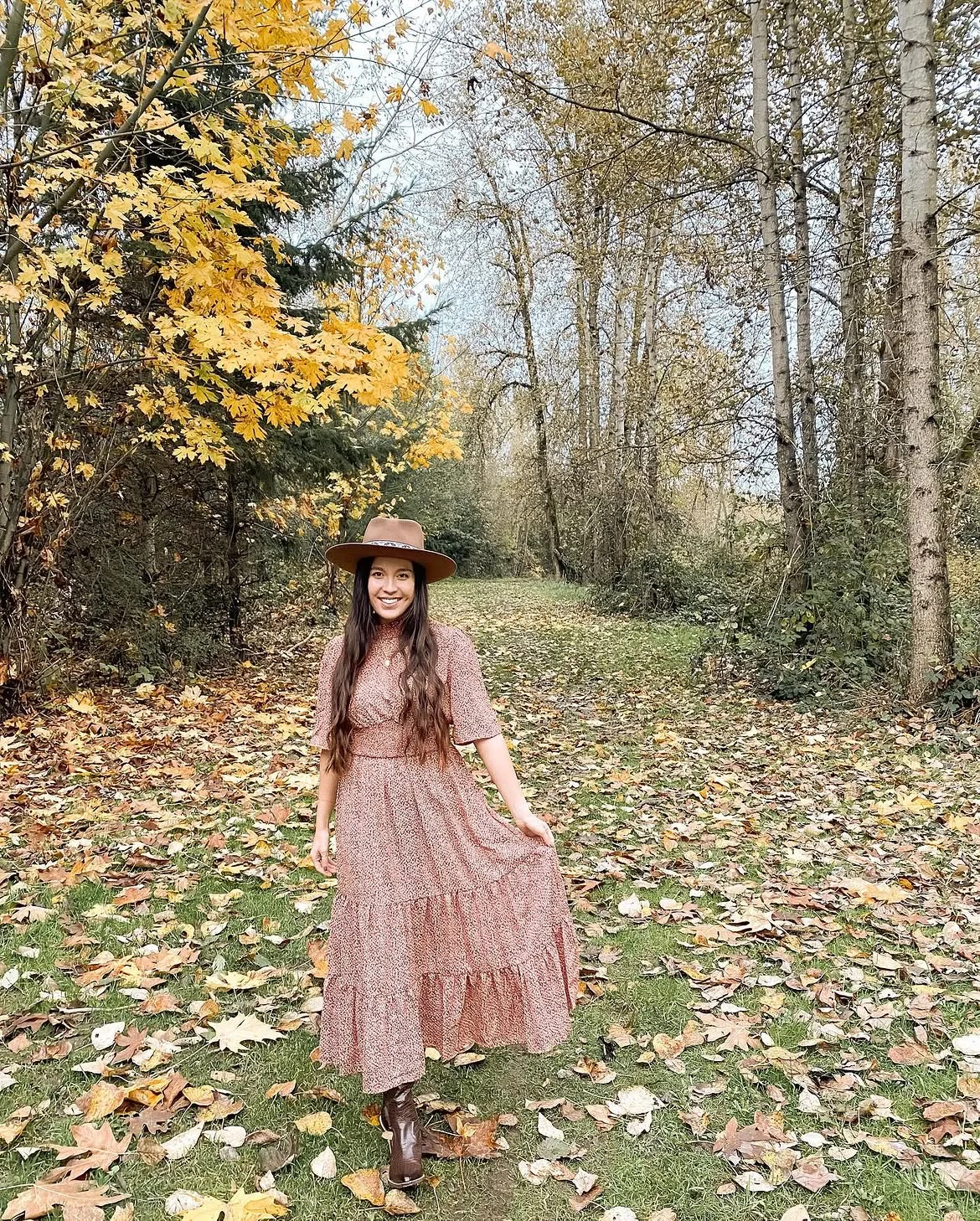 boho chic fall outfits 2026 + Soft Prairie Prints With a Wide-Brim Hat