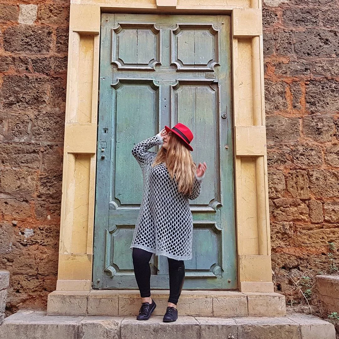 comfortable fall travel outfits 2026 Boho Knit Layers For Wandering Old Streets