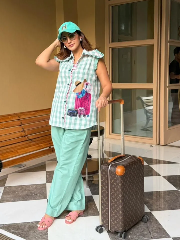 comfortable fall travel outfits 2026 Mint Gingham For A Playful Resort Transfer