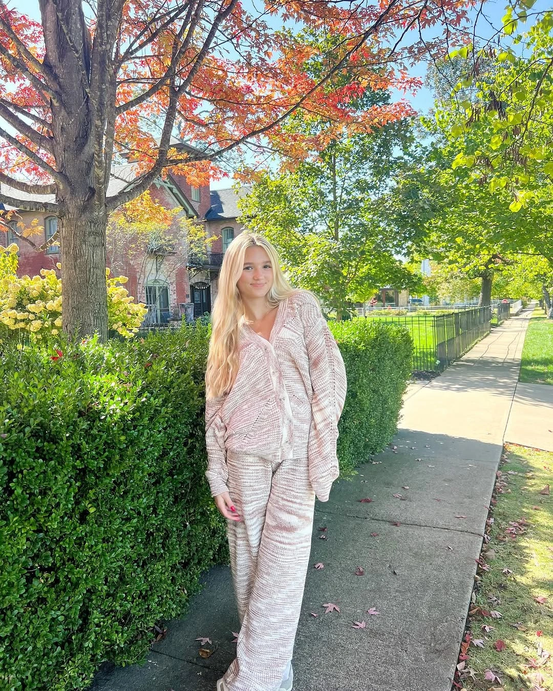 comfy fall outfits 2026 A Soft Matching Knit Set for Early Fall Mornings