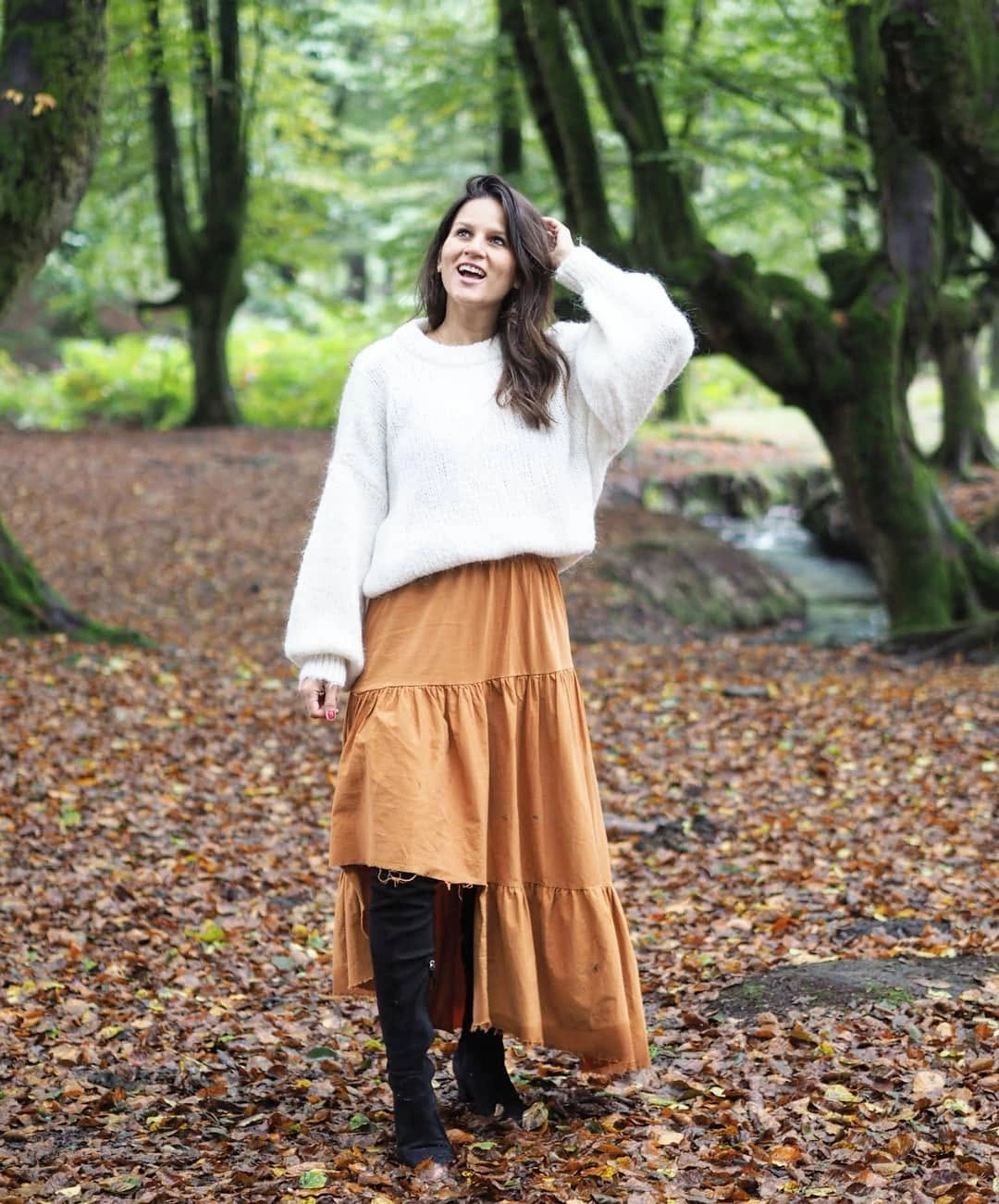 comfy fall outfits 2026 A White Sweater and Caramel Skirt for Romantic Fall Walks