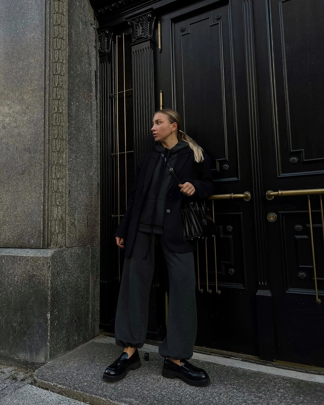 comfy fall outfits 2026 Black Layers and Chunky Loafers for a Sleek Off-Duty Uniform