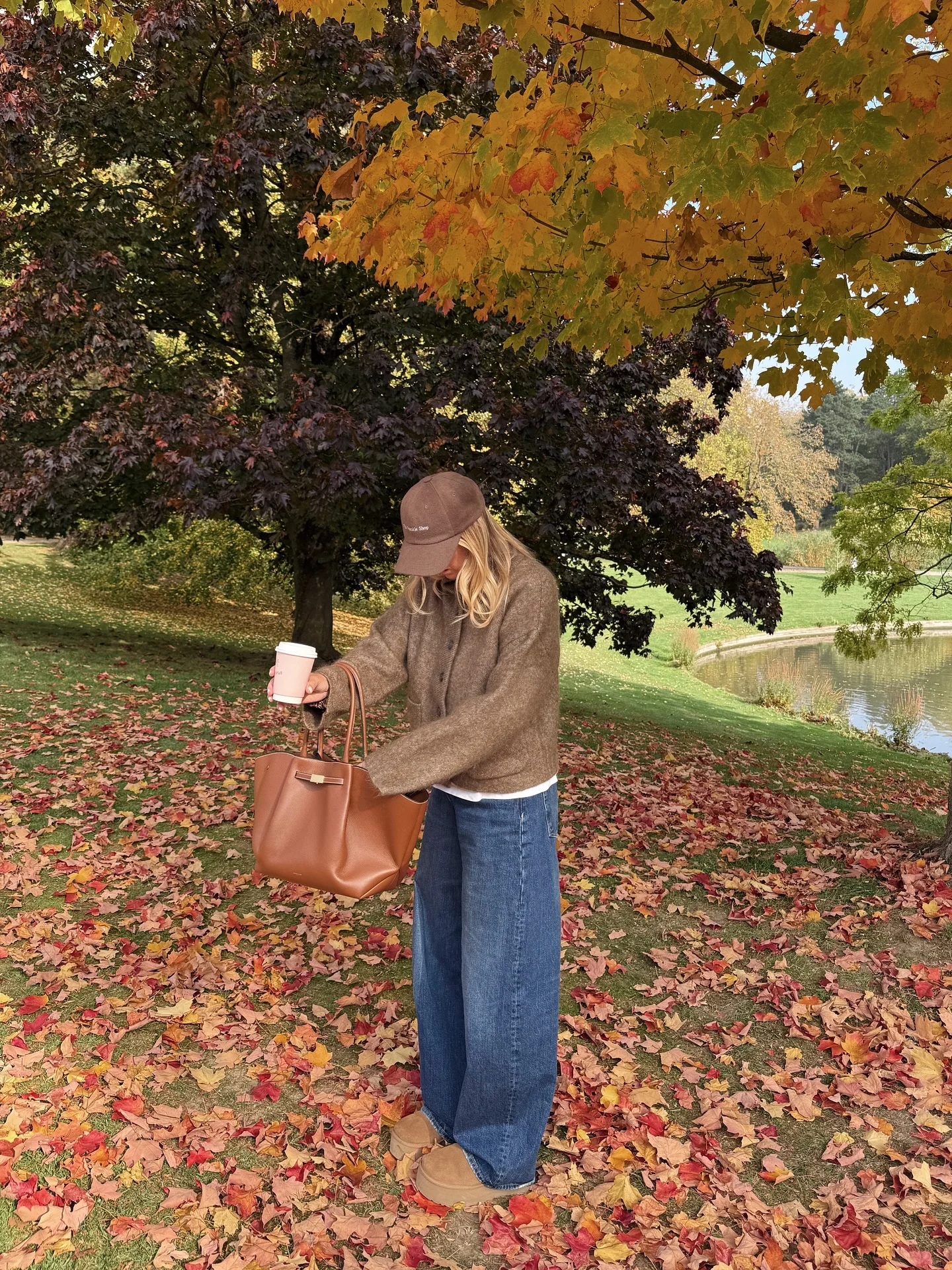 cozy & chic autumn outfits for women 2026 Warm Brown Layers and Relaxed Denim for Weekend Wandering