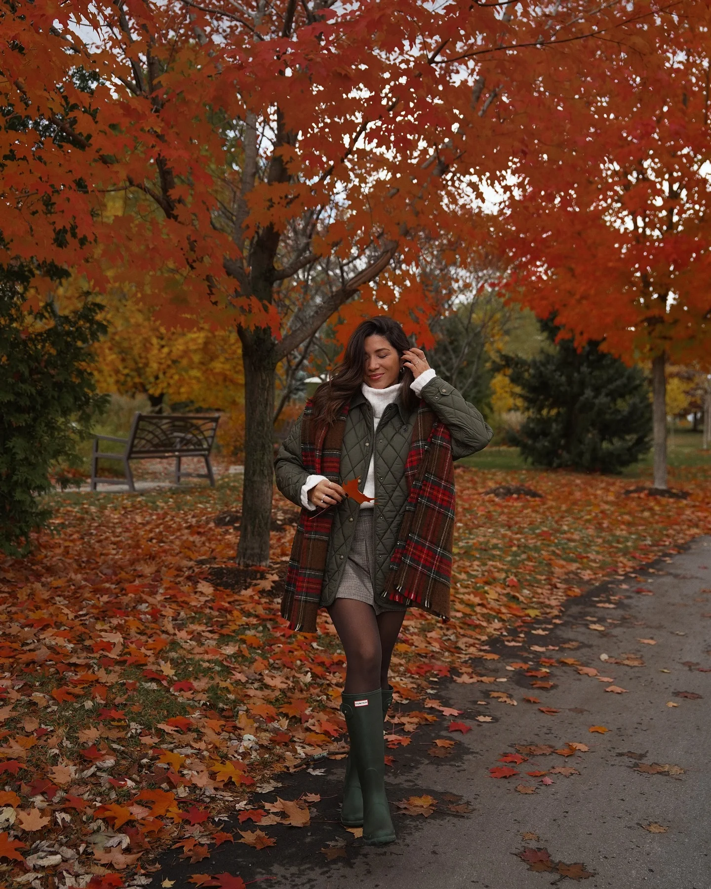 cozy & chic autumn outfits for women 2026 Quilted Olive Layers and Plaid for a Rainy-Day Stroll