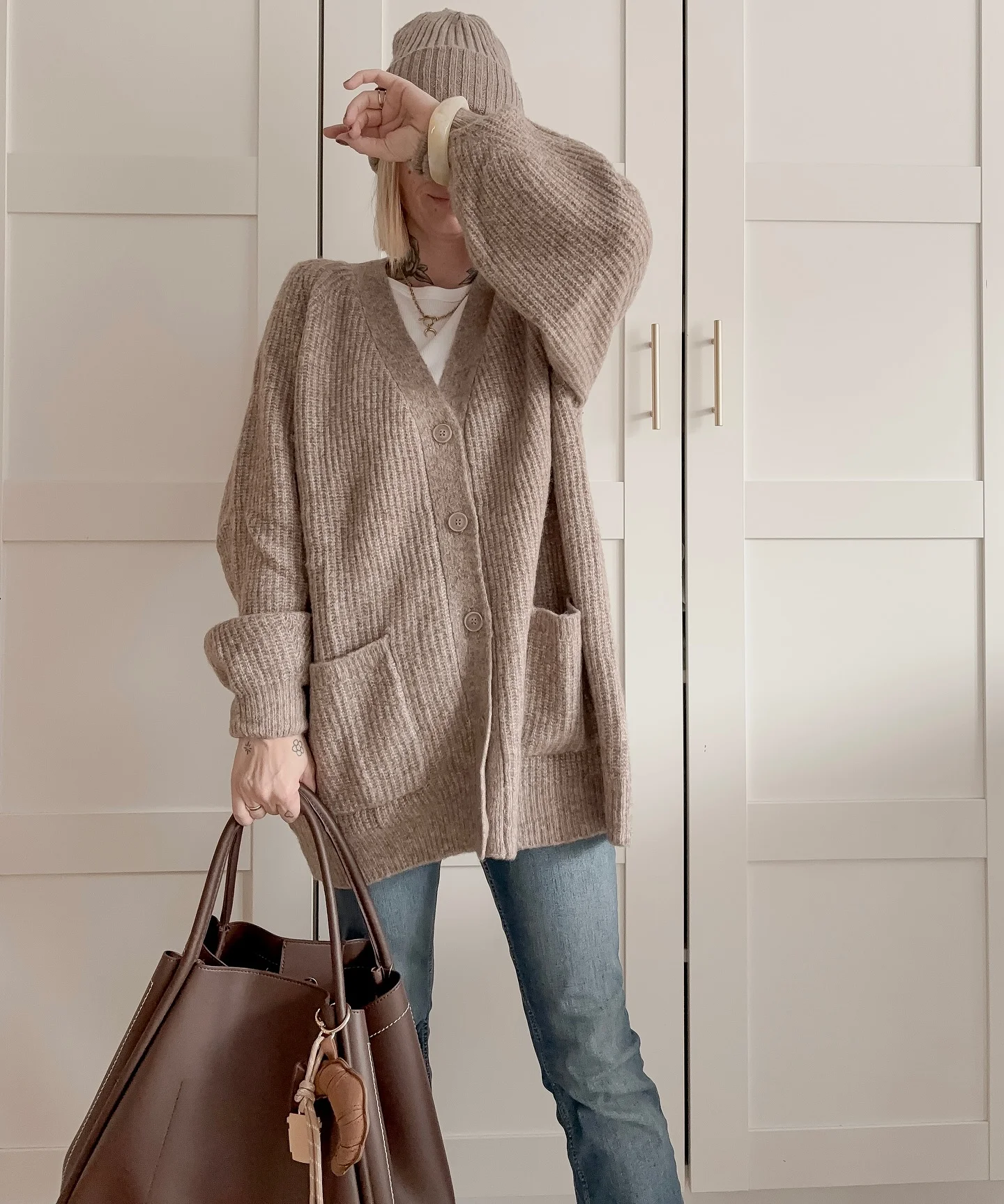 cozy & chic autumn outfits for women 2026 Oversized Oatmeal Cardigan and Denim for Quiet Autumn Mornings