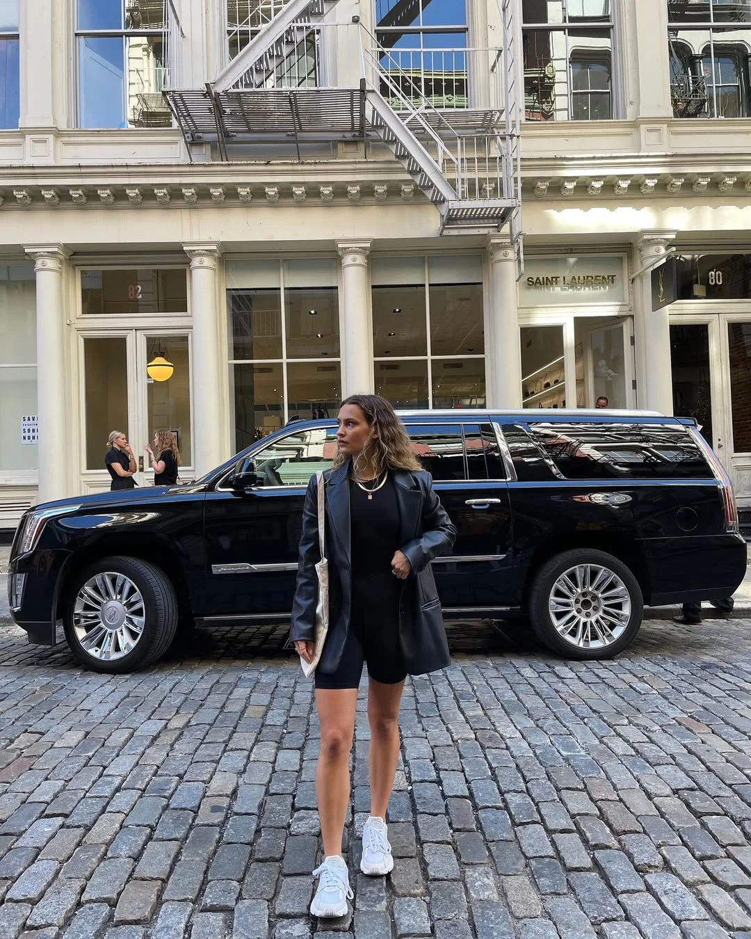 Early fall outfits ideas 2026 Black Blazer And Biker Shorts For City Errands