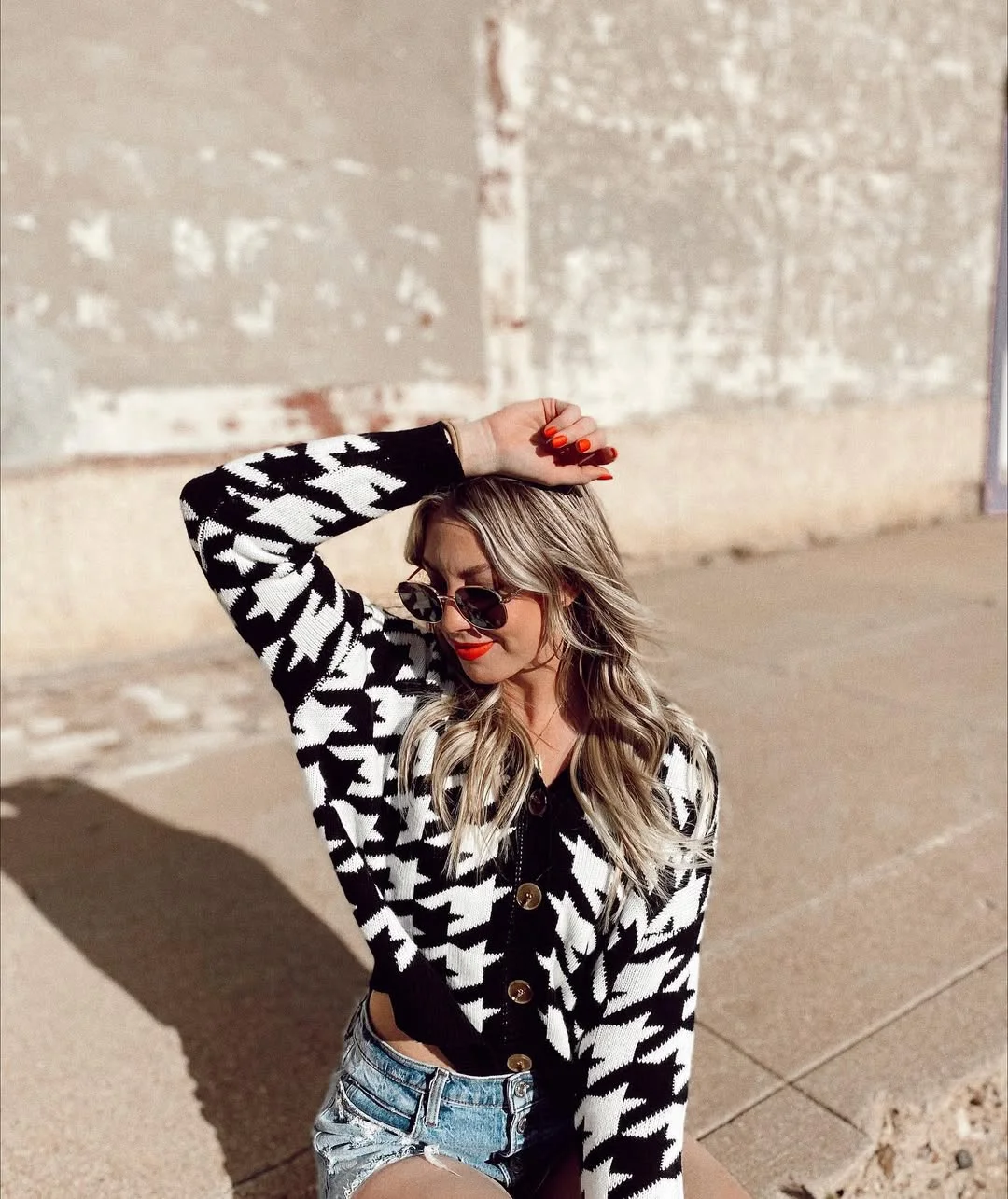 Early fall outfits ideas 2026 Houndstooth Cardigan With Denim Shorts