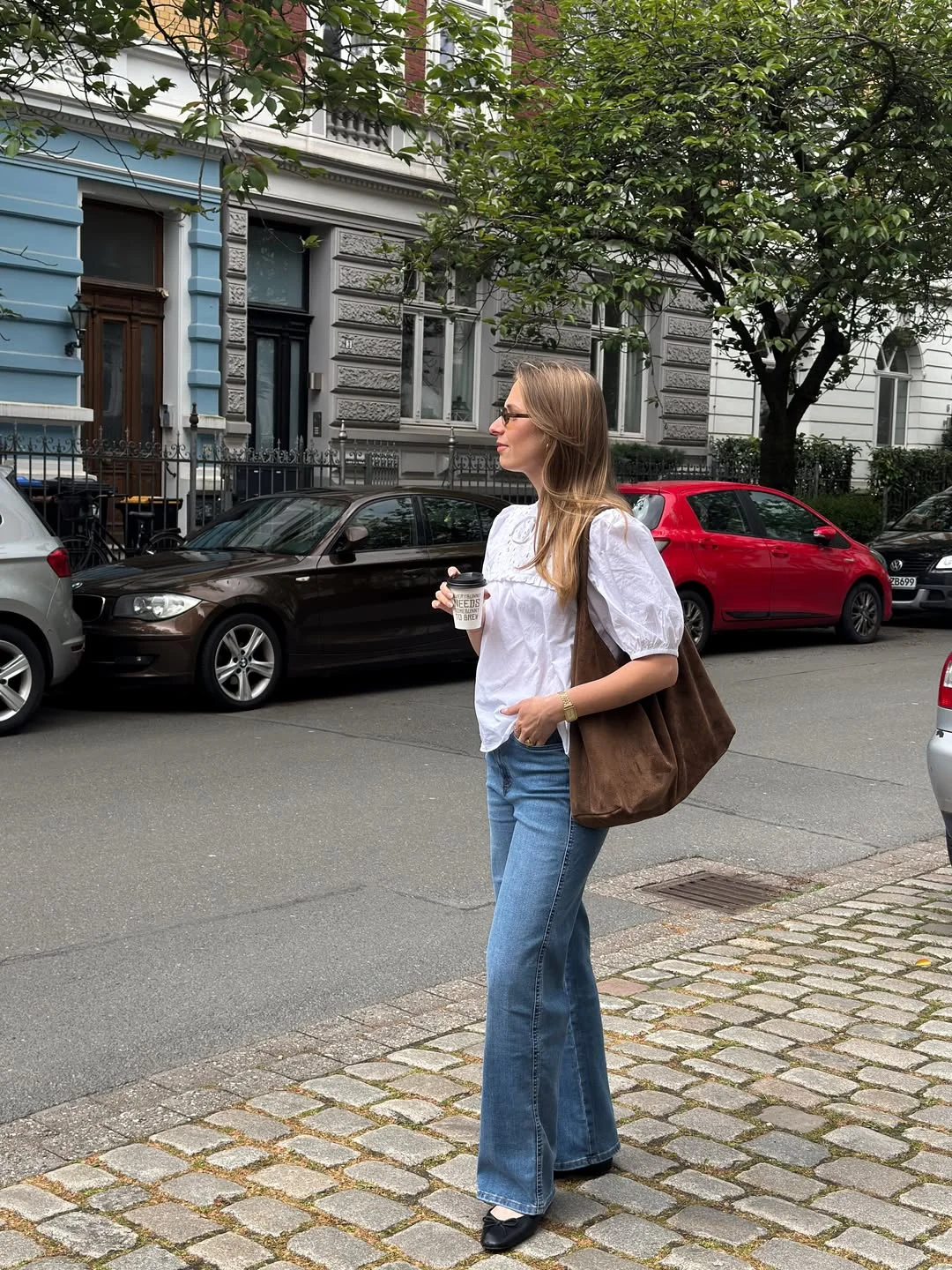 Early summer outfits 2026 White Puff Sleeves And Easy Denim For City Coffee Walks