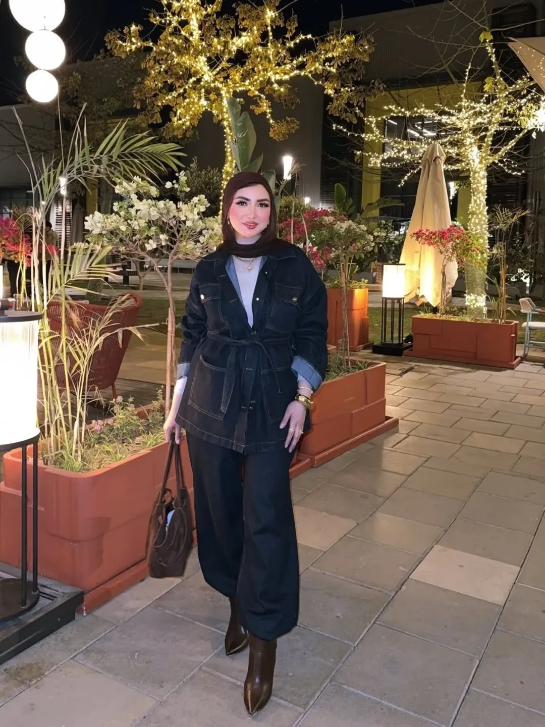 fall denim outfits for women 2026 Dark Belted Denim For A Fall Evening Out