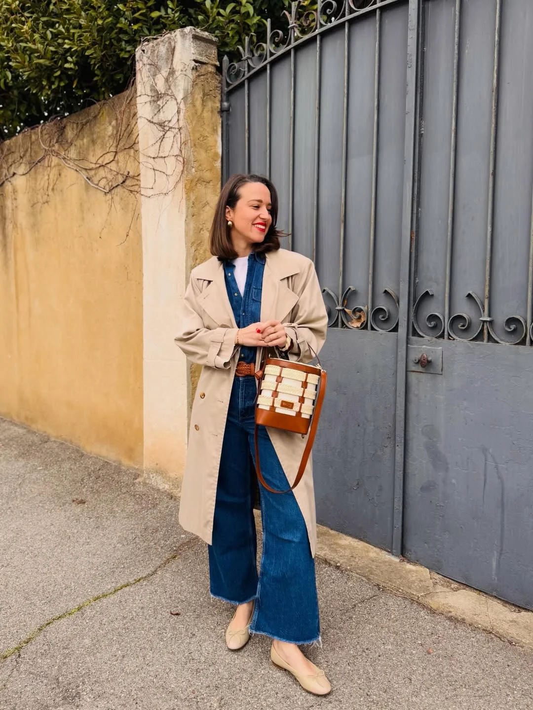 fall denim outfits for women 2026 Trench Coat Over A Denim Shirt And Wide Jeans