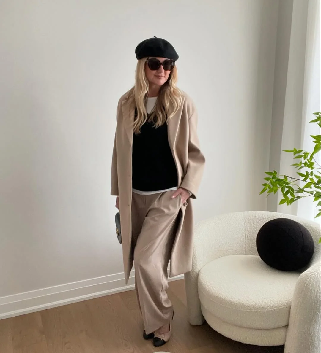 fall fashion outfits 2026 Beige Suit With a Black Knit Layer and Beret