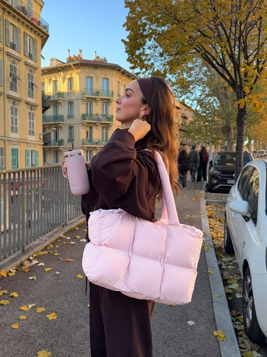 nyc fall outfits street style casual 2026 + Chocolate Lounge Set With A Pink Puffer Tote