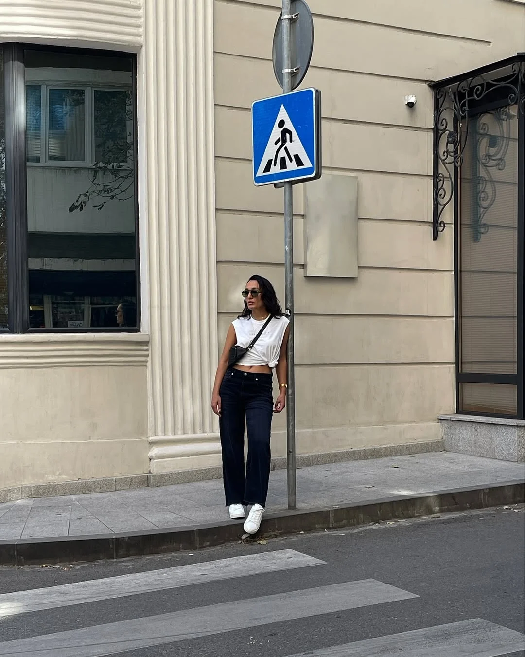 nyc fall outfits street style casual 2026 + Sleeveless White Top And Dark Denim Minimal Street Uniform