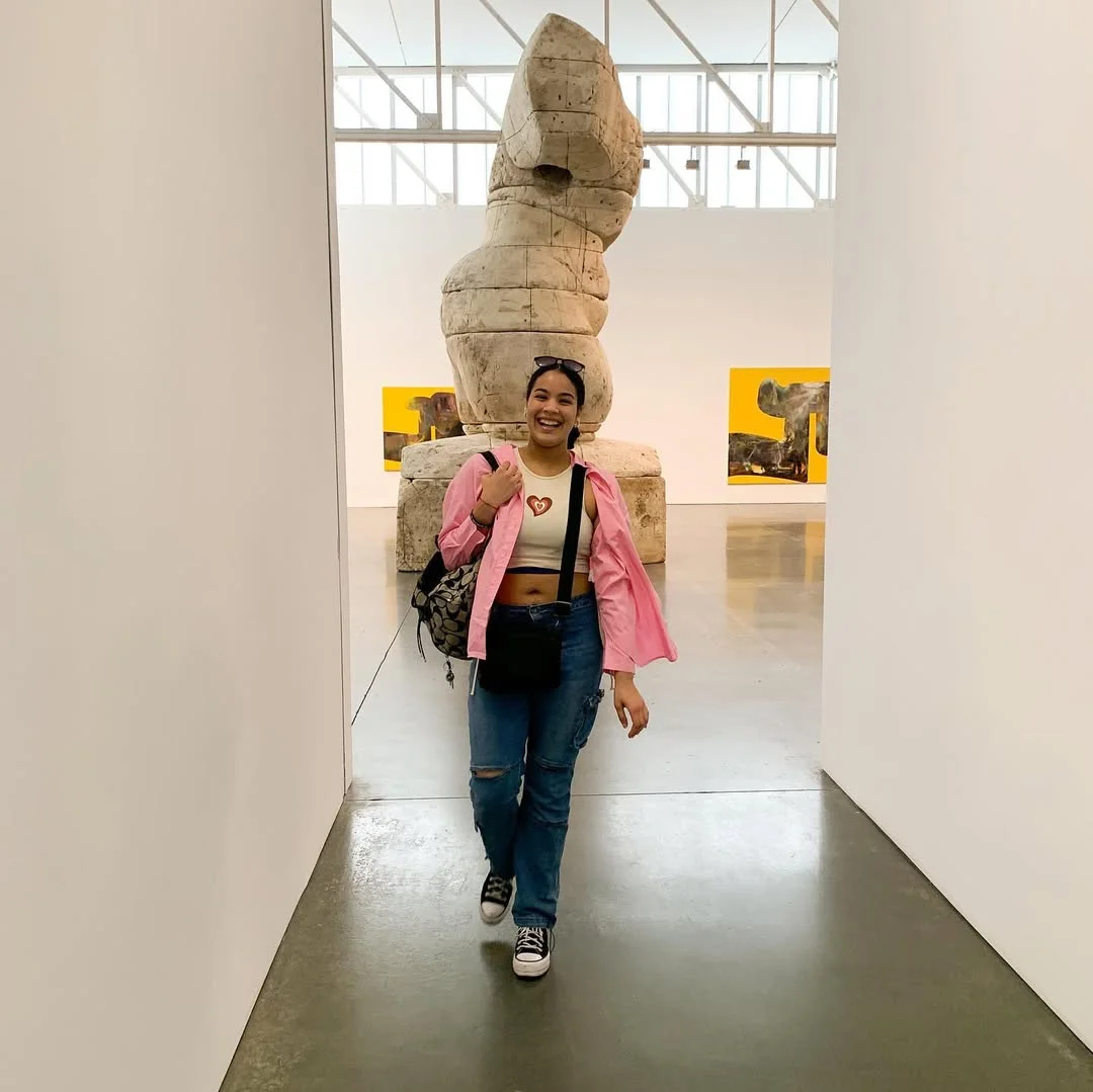 fall outfits for college students casual 2026 Pink Overshirt And Ripped Jeans For Museum-Day Studying