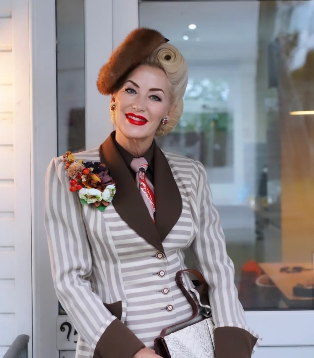 fall outfits for women in 30s style 2026 - Striped Blazer and Brown Collar for a Statement Vintage Suit