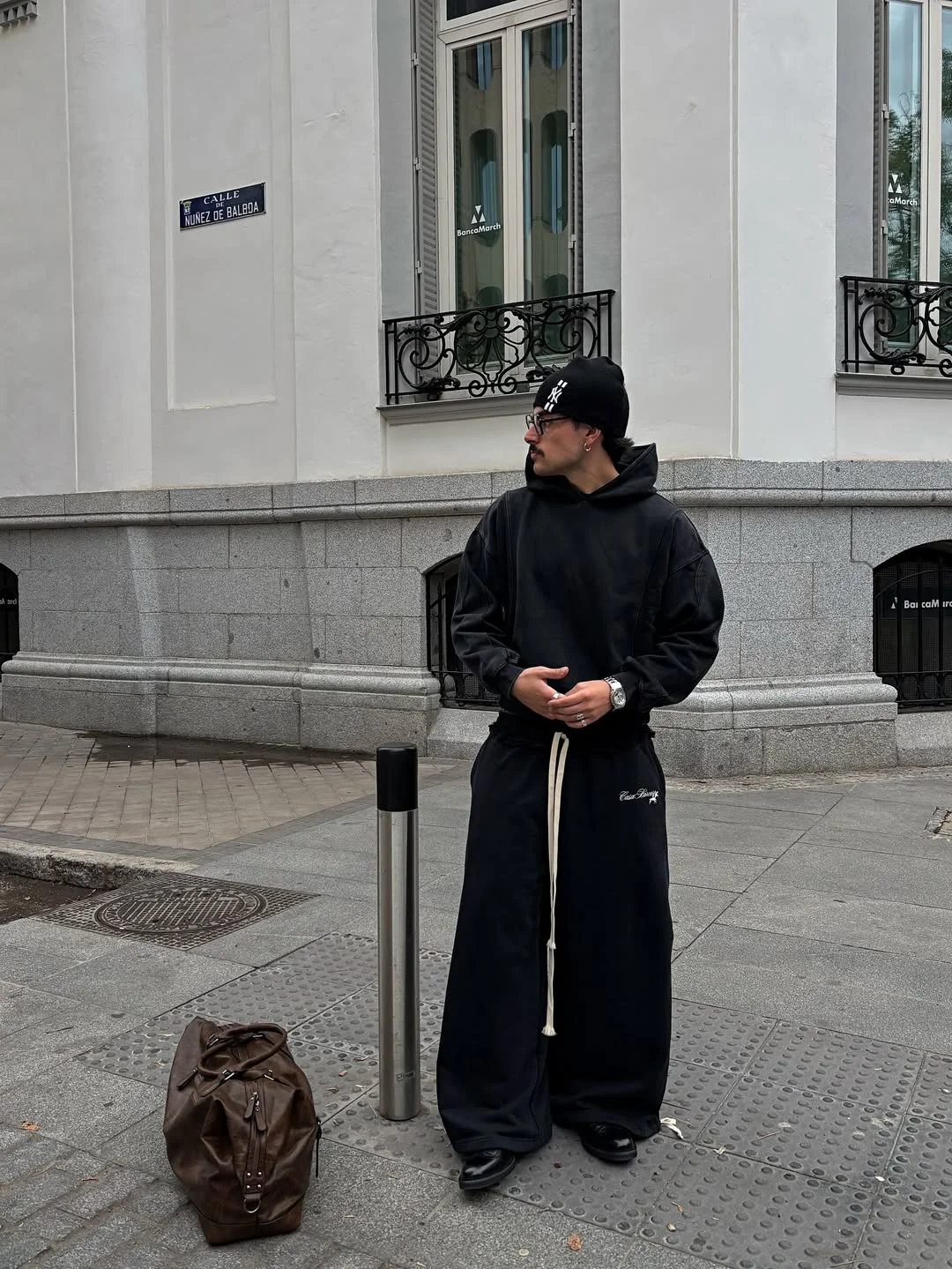 Fall outfits ideas for men 2026 Relaxed All-Black Streetwear With Volume