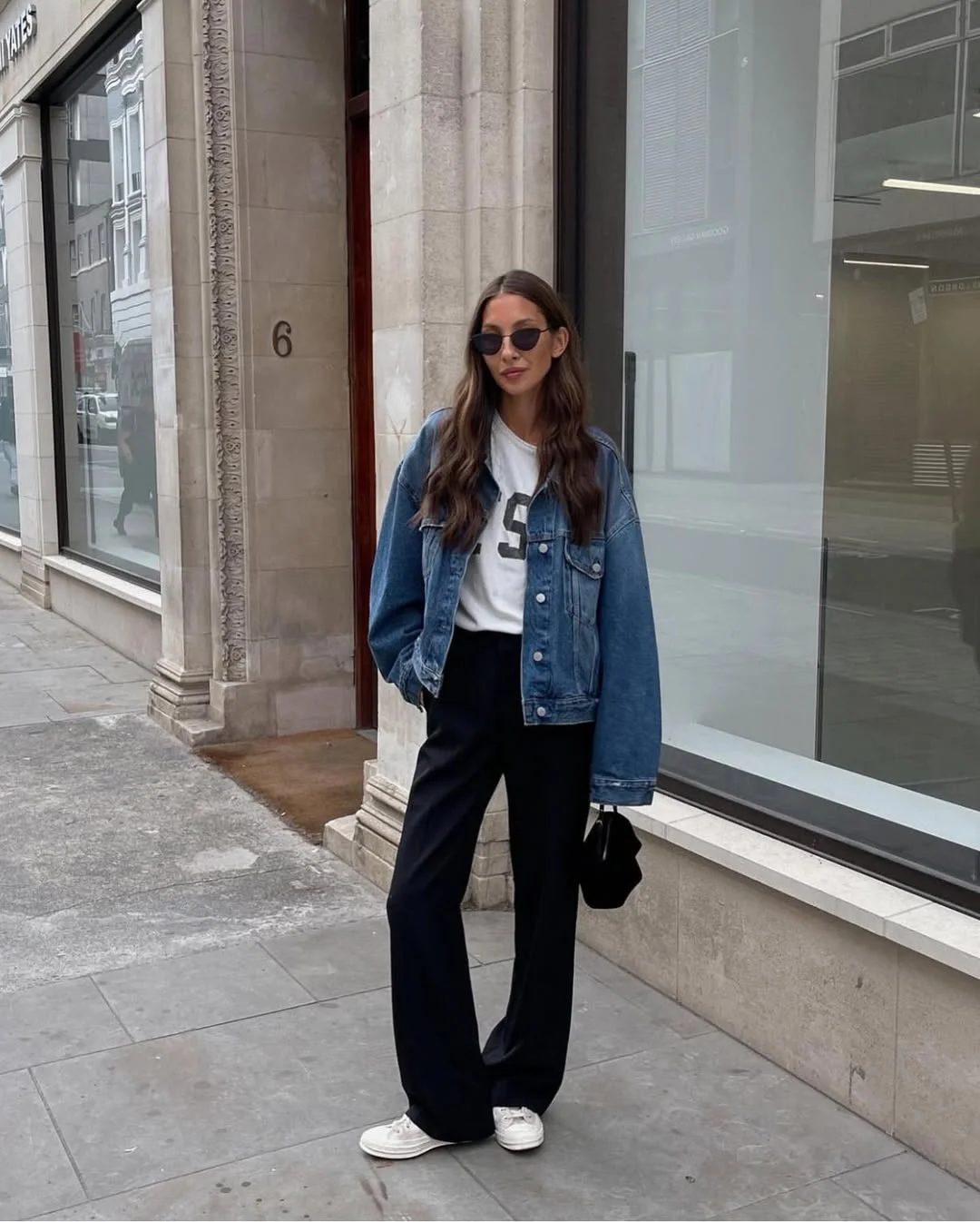 fall outfits with jeans jacket 2026 Oversized Denim Jacket With Black Trousers And Sneakers