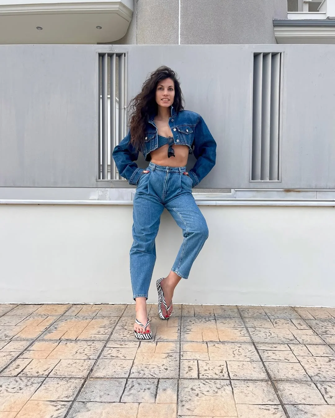 fall outfits with jeans jacket 2026 Double Denim With A Cropped Jacket And High-Rise Jeans