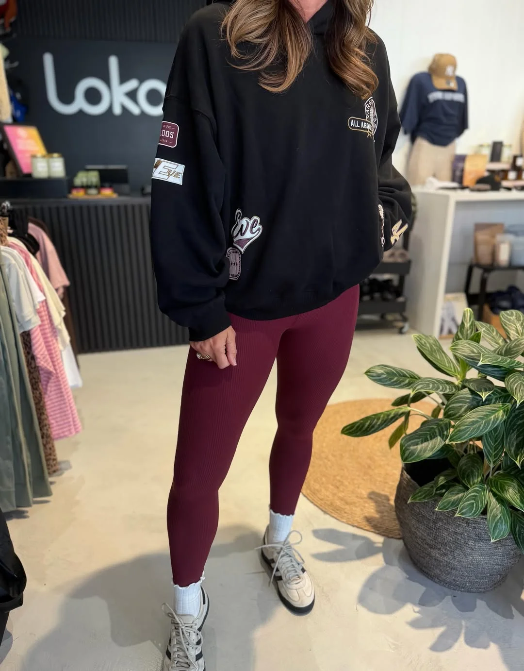 fall outfits with leggings and sneakers 2026 Sporty Burgundy Leggings With A Slouchy Black Hoodie