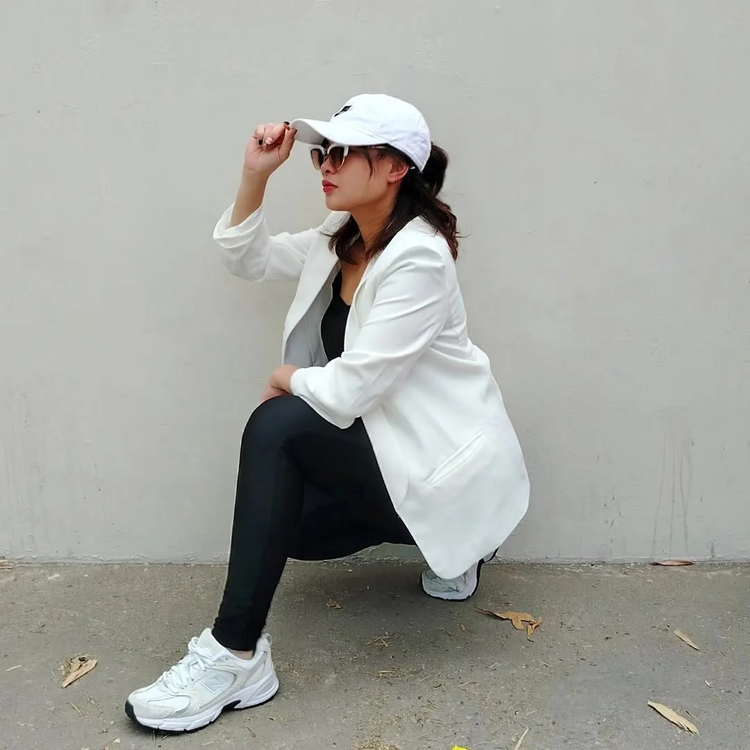 fall outfits with leggings and sneakers 2026 White Blazer With Black Leggings And Sporty Sneakers