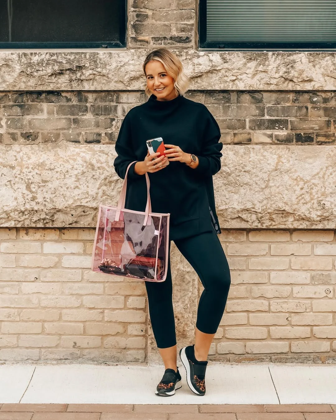 fall outfits with leggings and sneakers 2026 Oversized Black Sweatshirt With Cropped Leggings
