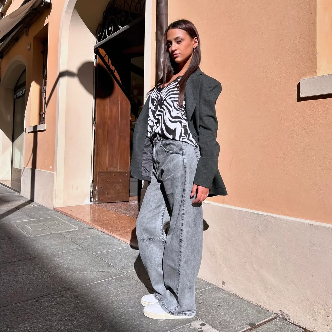 fall outfits with sneakers and jeans 2026 + Gray Wide-Leg Jeans With a Zebra Top and Black Blazer