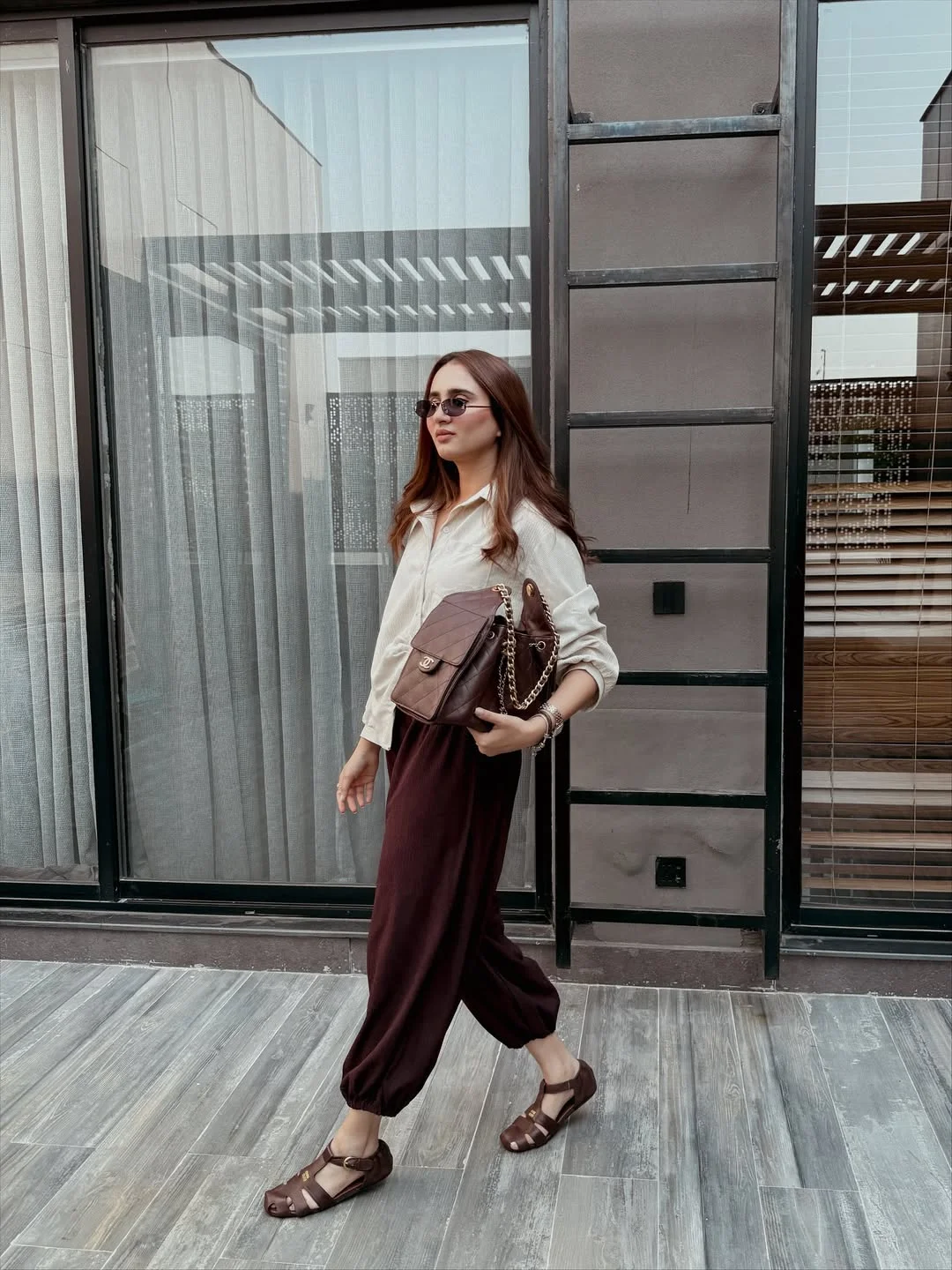fall pants outfits for women 2026 Relaxed Brown Pants With A Cream Button-Down
