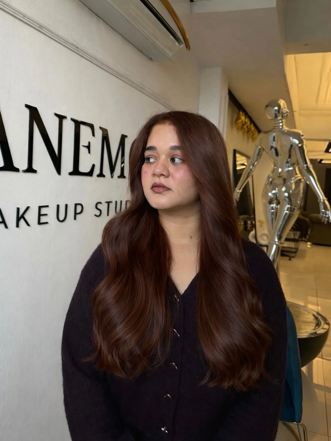 July hair colour ideas 2026 Soft Cinnamon Brunette With Salon-Gloss Waves