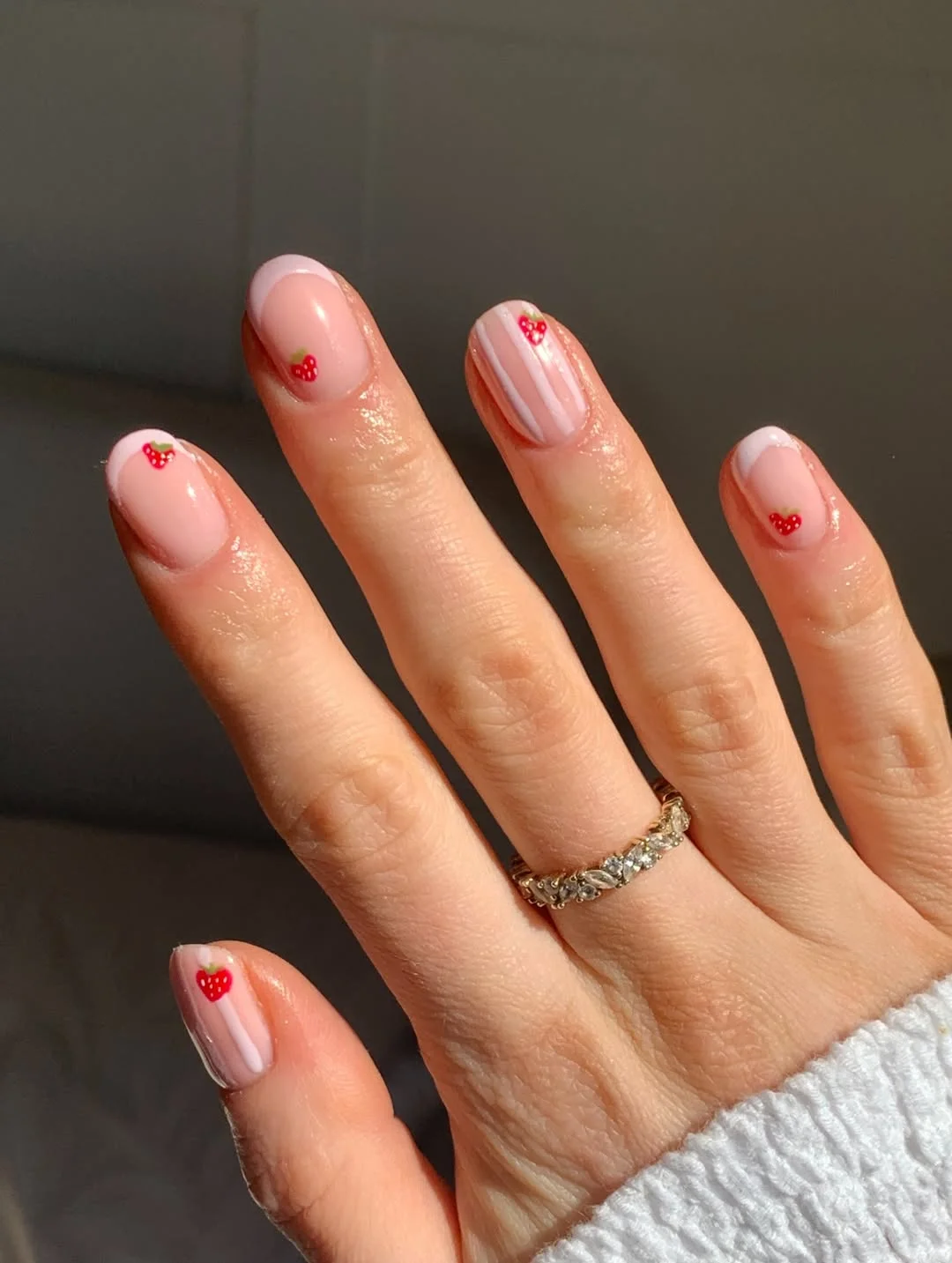 June manicure ideas 2026 Strawberry French Short Nails
